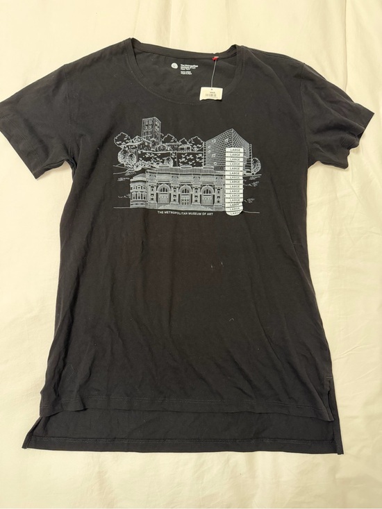 Tops - Metropolitan Museum of Art Black Graphic Tee